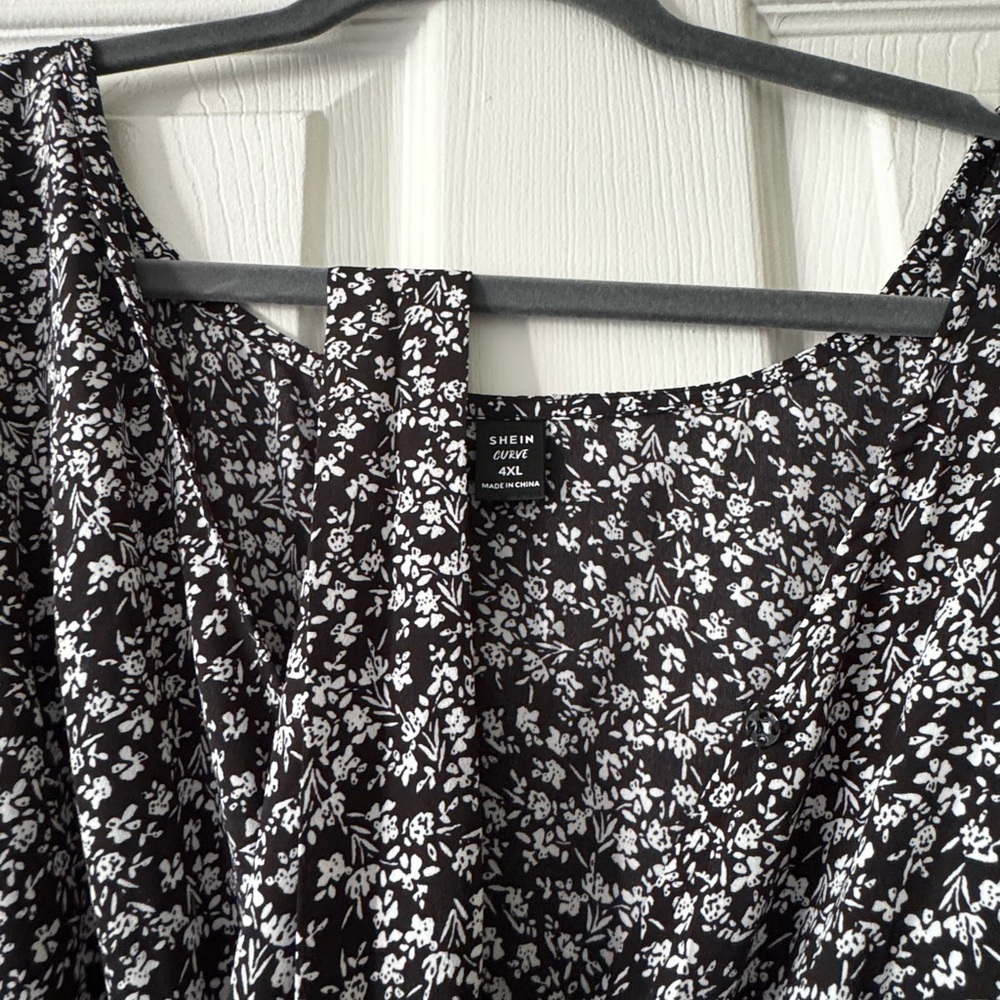 Shein Curve Women's Black Floral Romper - Picture 7 of 8